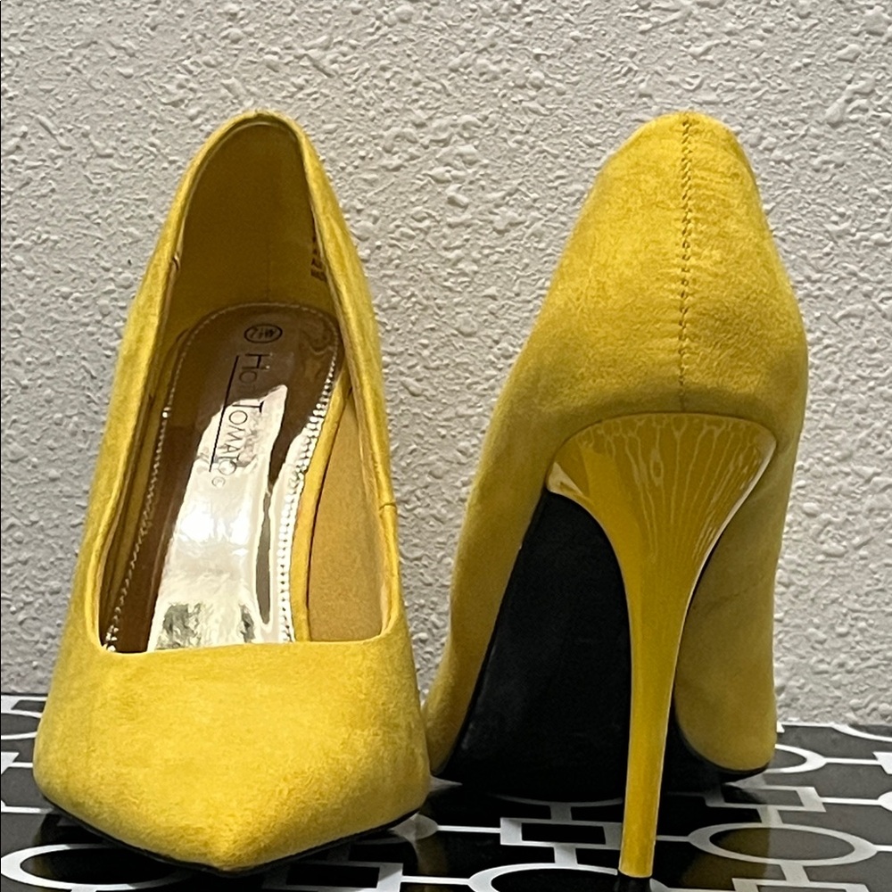 HOT TOMATO CAYENNE Canary Yellow Suede Stiletto Heels Size 7.5W EUC - Picture 5 of 9